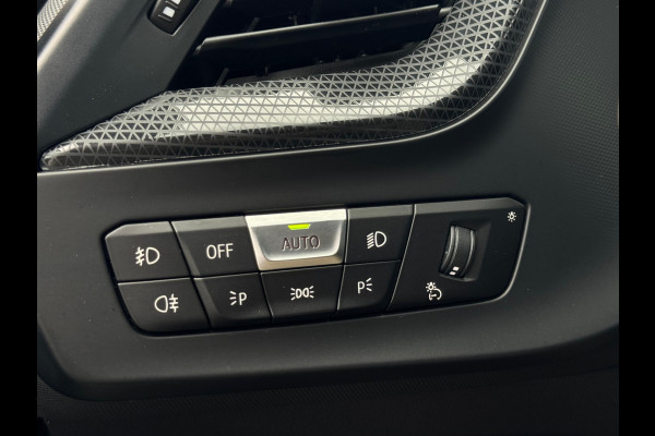 BMW 1-serie 118i High Executive M-PAKKET | NAVI | PDC |STOELVERWARMING