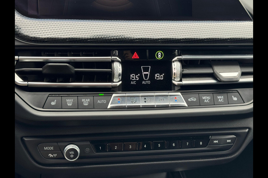 BMW 1-serie 118i High Executive M-PAKKET | NAVI | PDC |STOELVERWARMING