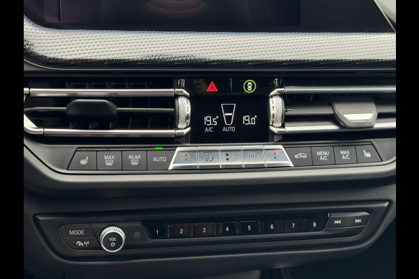BMW 1-serie 118i High Executive M-PAKKET | NAVI | PDC |STOELVERWARMING