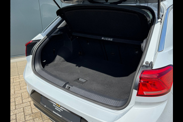 Volkswagen T-Roc * Style * Airco * Cruise * PDC * AppleCarPlay *