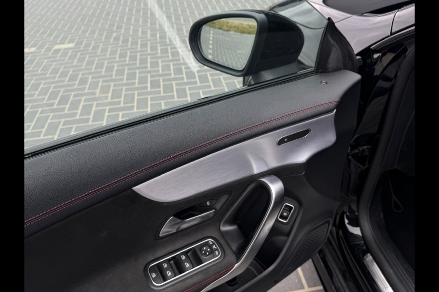 Mercedes-Benz CLA-Klasse 220 4M. Prem. Plus PANO NAVI SFEER SPORTVELGEN PDC ELEK PAKKET