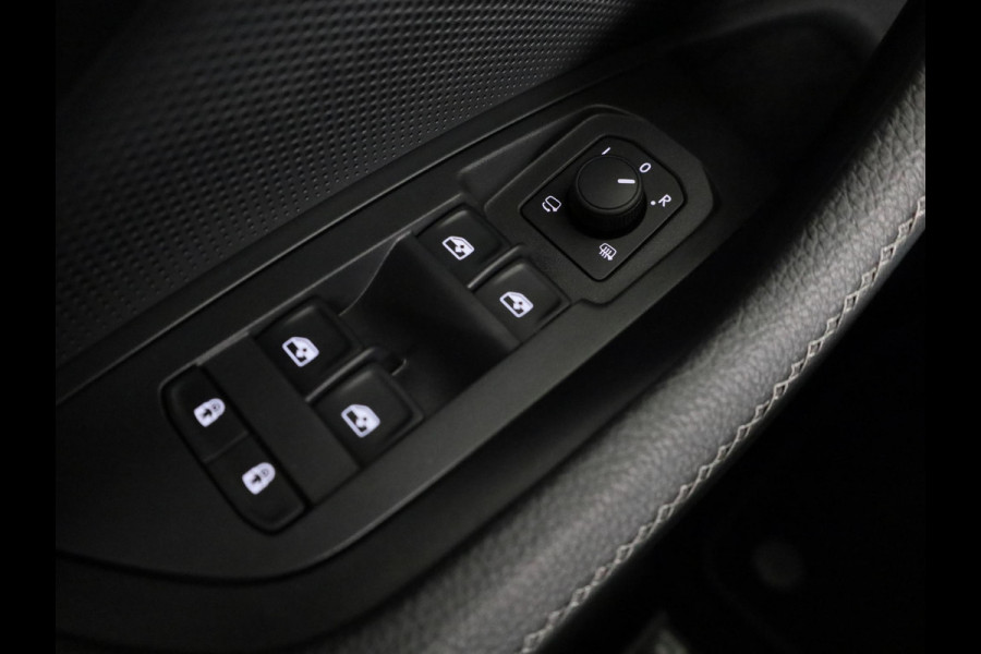 Škoda Kodiaq 1.5 TSI 204pk PHEV Business Edition | Trekhaak | Leder | Light & View | 19 inch | Elek. stoelen | Canton Sound | Stoelverwarming | Camera