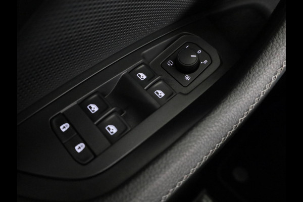 Škoda Kodiaq 1.5 TSI 204pk PHEV Business Edition | Trekhaak | Leder | Light & View | 19 inch | Elek. stoelen | Canton Sound | Stoelverwarming | Camera