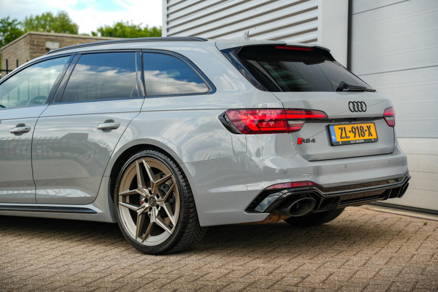 Audi A4 Avant 2.9 TFSI RS 4 quattro Panoramadak B&O Keramisch Leer ACC Camera