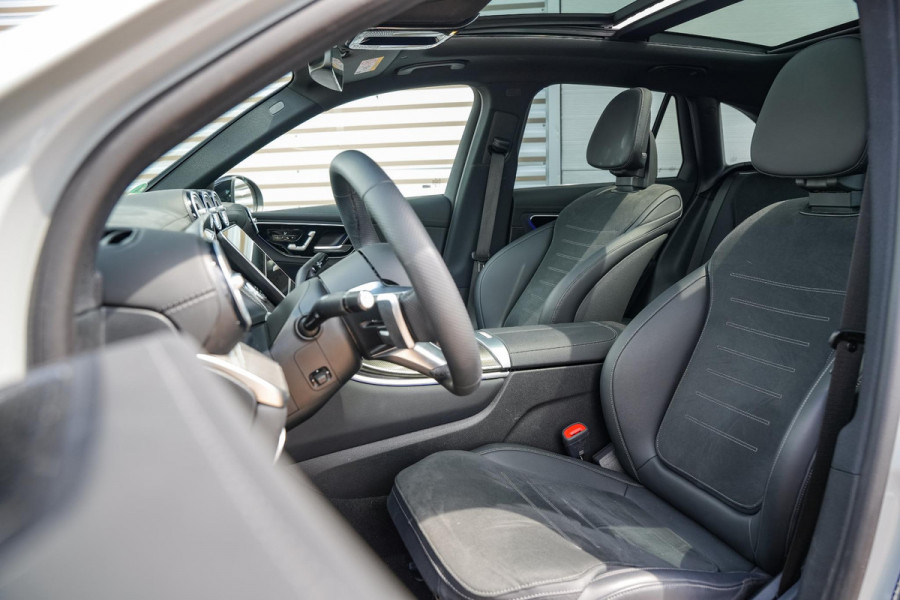 Mercedes-Benz GLC 220d 4MATIC AMG Line Panodak ACC Memory Trekhaak Ambient Keyless