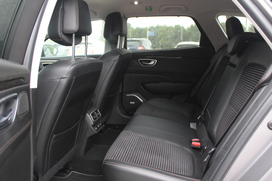 Renault Talisman Estate 1.5 dCi Intens / Navigatie / Parkeerhulp achter / Cruise Control / 18'' / Half leder / Bose / KEyless / DAB / Cruise Control