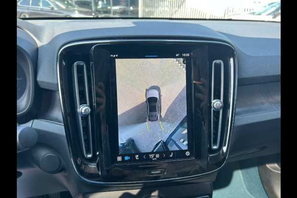 Volvo C40 Recharge Twin Intro Edition 78 kWh / Trekhaak / Panoramadak / 360Camera / 19'' / Interieurvoorverwarming / Harman Kardon / Keyless / Navigatie / Dodehoek / DAB / ACC / Stoelverwarming / Stuurverwarming / Warmtepomp