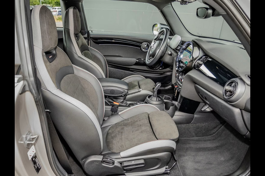 MINI 1.5 COOPER JCW Steptronic-Aut. ** LED, NAVI+, JCW SPORTST, PANORAMA, HuD, VERW. STUUR ** 1e EIG - UNFALFREI ** ** INFORMEER OOK NAAR ONZE AANTREKKELIJKE FINANCIAL-LEASE TARIEVEN **