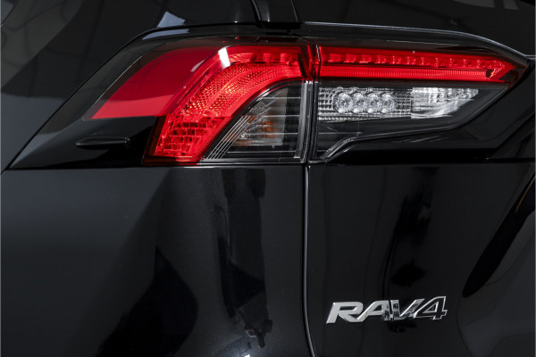 Toyota RAV4 2.5 Hybrid Black Edition | Adapt. Cruise | Stoel-+stuurverw. | PDC | 360 Camera | NAV+App. Connect | Elek. Klep | ECC | LM 19" |