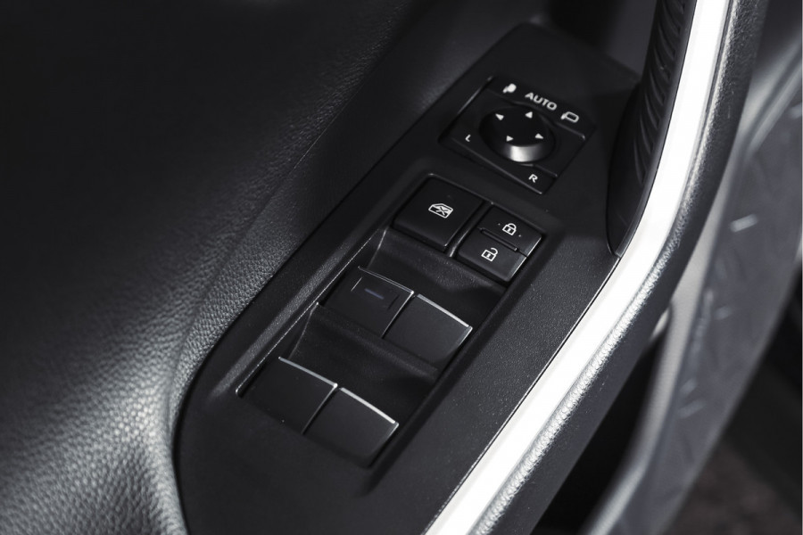 Toyota RAV4 2.5 Hybrid Black Edition | Adapt. Cruise | Stoel-+stuurverw. | PDC | 360 Camera | NAV+App. Connect | Elek. Klep | ECC | LM 19" |