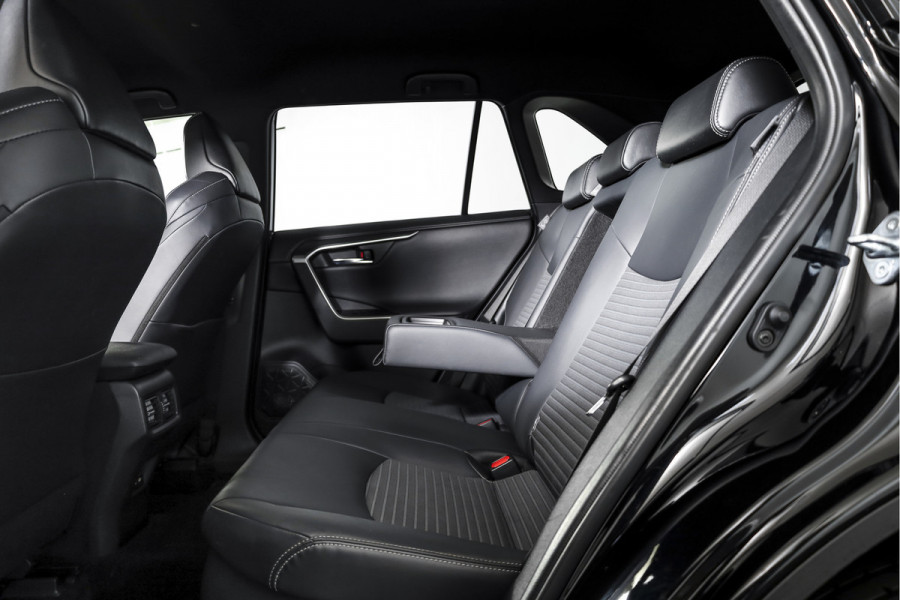 Toyota RAV4 2.5 Hybrid Black Edition | Adapt. Cruise | Stoel-+stuurverw. | PDC | 360 Camera | NAV+App. Connect | Elek. Klep | ECC | LM 19" |