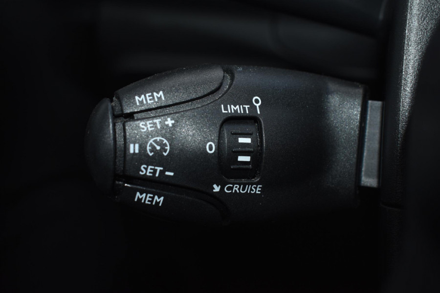 Citroën C3 1.2 PureTech 110PK Aut. Shine | Carplay | Panoramadak | Incl. garantie
