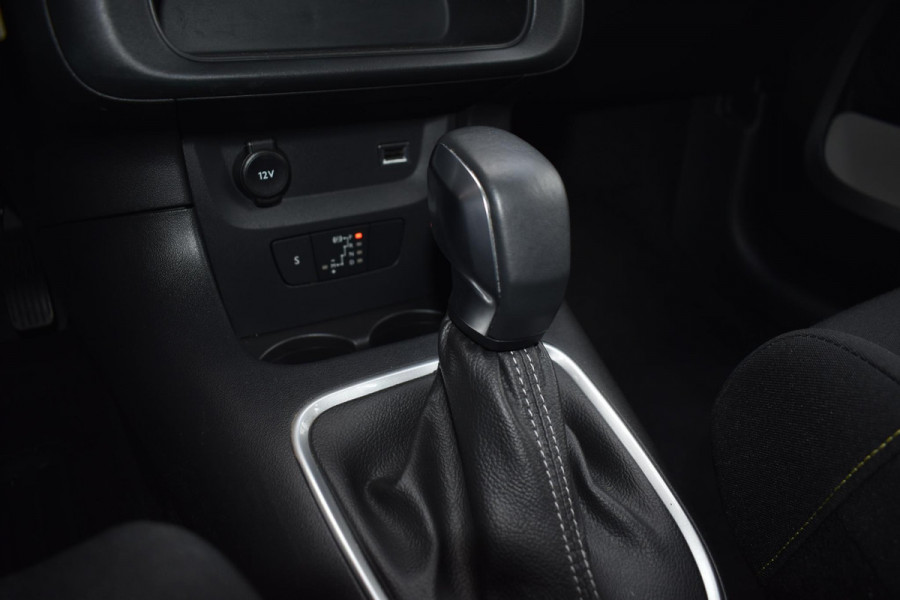 Citroën C3 1.2 PureTech 110PK Aut. Shine | Carplay | Panoramadak | Incl. garantie