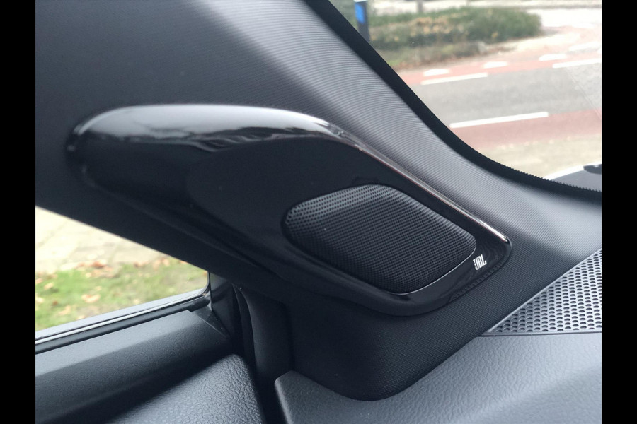 Toyota C-HR 1.8 Hybrid Style Bi-Tone | JBL, LED Pakket, Navigatie, Dodehoekherkenning, Parkeersensoren, Stoel + Stuurverwarming