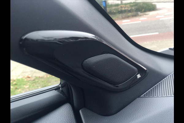 Toyota C-HR 1.8 Hybrid Style Bi-Tone | JBL, LED Pakket, Navigatie, Dodehoekherkenning, Parkeersensoren, Stoel + Stuurverwarming