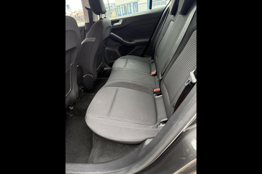 Ford Focus 1.5 EcoB 150pk CarPlay|Cruise|Navi|Trekhaak|Velgen