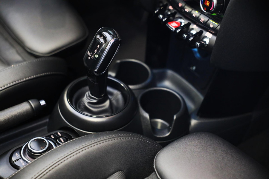 MINI Cabrio 1.5 Cooper / AUT / Navi / 136 Pk / Cruise Control / Leder / Ecc / Elek Pakket / Led / Pdc / 18 Inch