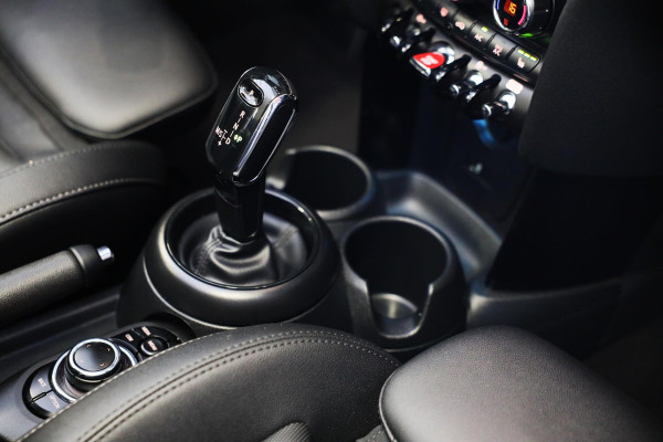 MINI Cabrio 1.5 Cooper / AUT / Navi / 136 Pk / Cruise Control / Leder / Ecc / Elek Pakket / Led / Pdc / 18 Inch