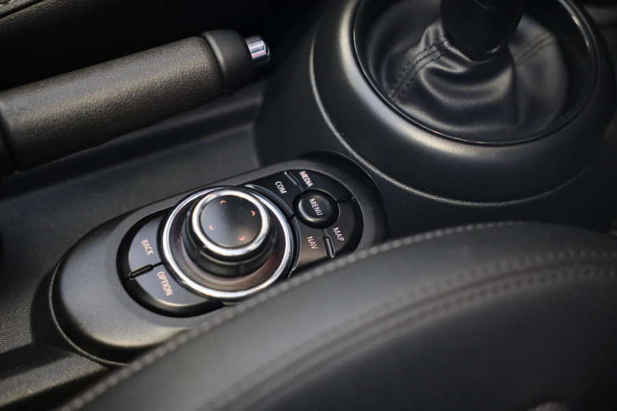 MINI Cabrio 1.5 Cooper / AUT / Navi / 136 Pk / Cruise Control / Leder / Ecc / Elek Pakket / Led / Pdc / 18 Inch