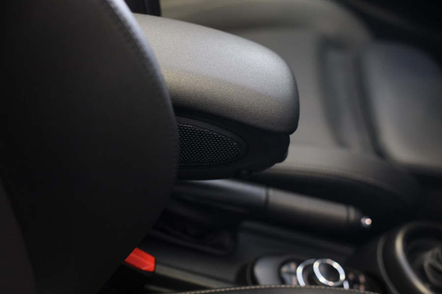 MINI Cabrio 1.5 Cooper / AUT / Navi / 136 Pk / Cruise Control / Leder / Ecc / Elek Pakket / Led / Pdc / 18 Inch