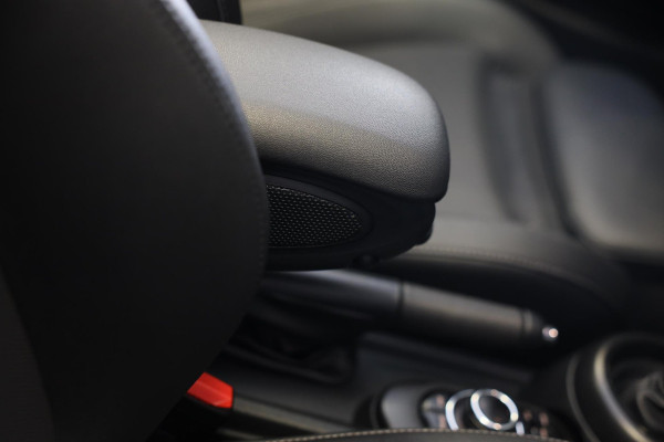 MINI Cabrio 1.5 Cooper / AUT / Navi / 136 Pk / Cruise Control / Leder / Ecc / Elek Pakket / Led / Pdc / 18 Inch