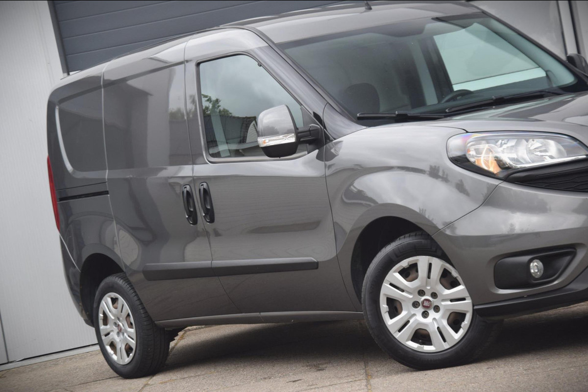 Fiat Dobló Cargo 1.3 MJ L1H1 SX MARGE/NAVIGATIE/BUMPERS IN KLEUR Fiat Dobló Cargo 1.3 MJ L1H1 SX MARGE/NAVIGATIE/BUMPERS IN KLEUR