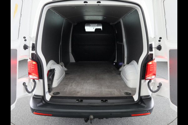 Volkswagen Transporter 2.0 TDI L2H1 28 150 pk | Airo | Trekhaak | Parkeersensoren | Elektr. spiegels (inklapbaar) |