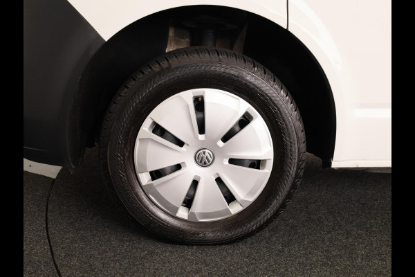 Volkswagen Transporter 2.0 TDI L2H1 28 150 pk | Airo | Trekhaak | Parkeersensoren | Elektr. spiegels (inklapbaar) |