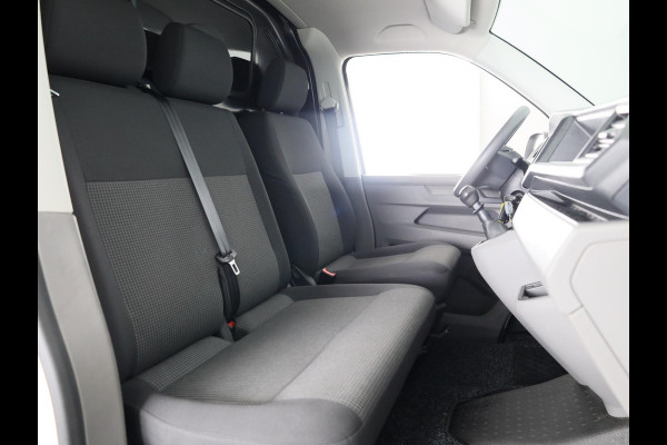 Volkswagen Transporter 2.0 TDI L2H1 28 150 pk | Airo | Trekhaak | Parkeersensoren | Elektr. spiegels (inklapbaar) |