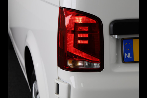 Volkswagen Transporter 2.0 TDI L2H1 28 150 pk | Airo | Trekhaak | Parkeersensoren | Elektr. spiegels (inklapbaar) |