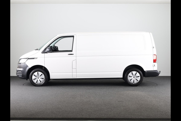 Volkswagen Transporter 2.0 TDI L2H1 28 150 pk | Airo | Trekhaak | Parkeersensoren | Elektr. spiegels (inklapbaar) |