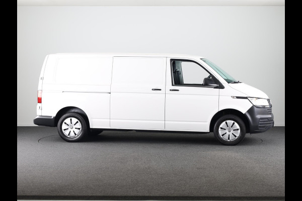 Volkswagen Transporter 2.0 TDI L2H1 28 150 pk | Airo | Trekhaak | Parkeersensoren | Elektr. spiegels (inklapbaar) |