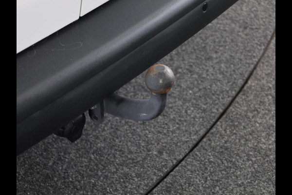 Volkswagen Transporter 2.0 TDI L2H1 28 150 pk | Airo | Trekhaak | Parkeersensoren | Elektr. spiegels (inklapbaar) |