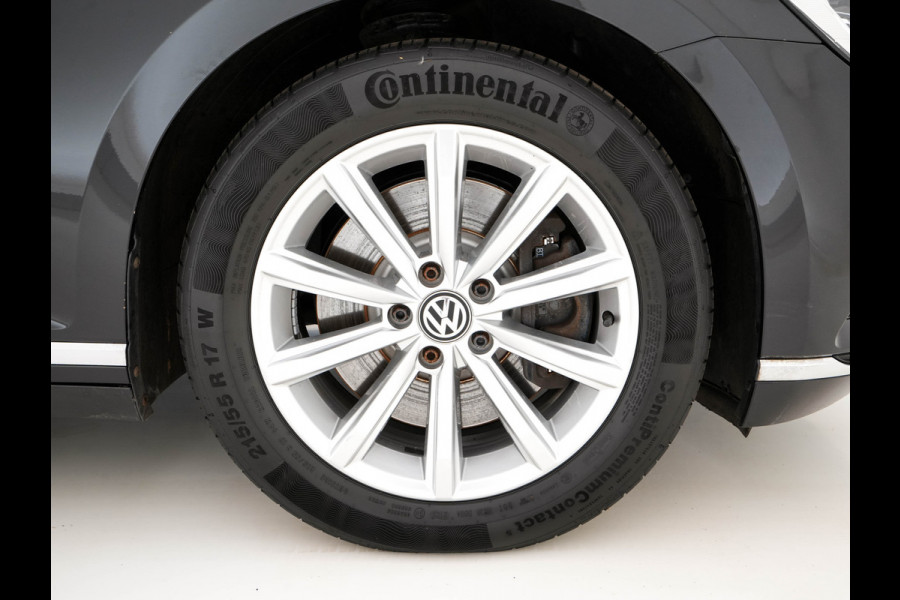 Volkswagen Passat Variant 2.0 BiTDI 4Motion Highline Executive-Pack Aut. *PANO | ADAPTIVE-CRUISE | DIGI-COCKPIT | NAVI-FULLMAP | LEATHER-ALCANTARA | FULL-LED | ERGONOMIC-COMFORT-SEATS | KEYLESS | ECC | PARKPILOT | TOWBAR | 17''ALU*