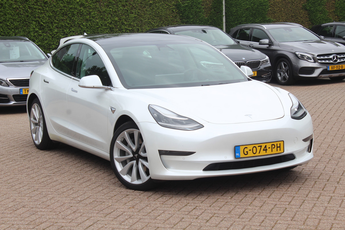 Tesla Model 3 Long Range AWD 75 kWh / Autopilot / Panoramadak / Camera / Leder / 20'' / Leder / Premium Audio Tesla Model 3 Long Range AWD 75 kWh / Autopilot / Panoramadak / Camera / Leder / 20'' / Leder / Premium Audio