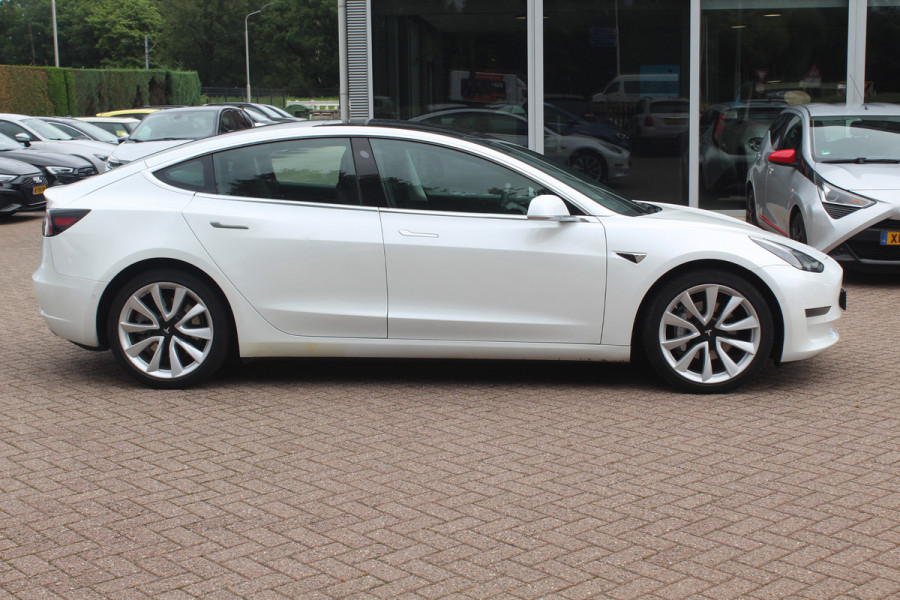 Tesla Model 3 Long Range AWD 75 kWh / Autopilot / Panoramadak / Camera / Leder / 20'' / Leder / Premium Audio