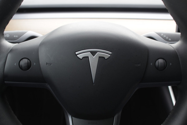 Tesla Model 3 Long Range AWD 75 kWh / Autopilot / Panoramadak / Camera / Leder / 20'' / Leder / Premium Audio