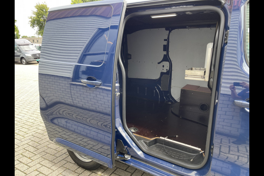 Peugeot Expert 226C 1.6 BlueHDI 95 Premium / speciaal gebouwd voor honden vervoer / hondenauto / omvormer / airco / cruise control / trekhaak / parkeersensoren achter !
