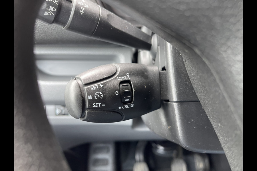 Peugeot Expert 226C 1.6 BlueHDI 95 Premium / speciaal gebouwd voor honden vervoer / hondenauto / omvormer / airco / cruise control / trekhaak / parkeersensoren achter !