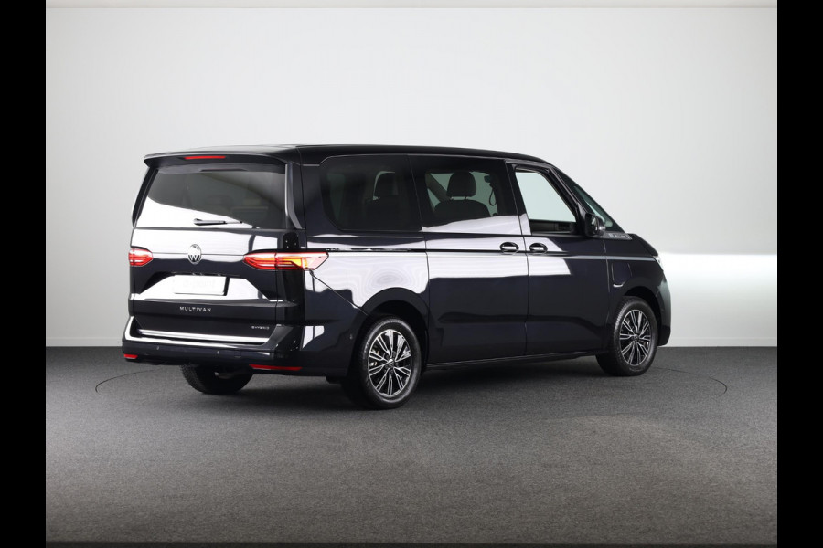 Volkswagen Multivan 1.4 eHybrid L1H1 Style 204 pk Automaat (DSG) | Navigatie | Elektr. trekhaak | Parkeersensoren (Park assist) | Achteruitrijcamera | Lederen bekleding | 2 elektr. schuifdeuren |