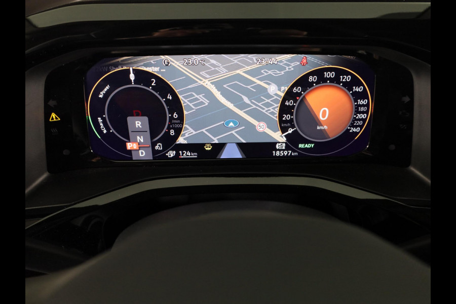 Volkswagen Multivan 1.4 eHybrid L1H1 Style 204 pk Automaat (DSG) | Navigatie | Elektr. trekhaak | Parkeersensoren (Park assist) | Achteruitrijcamera | Lederen bekleding | 2 elektr. schuifdeuren |