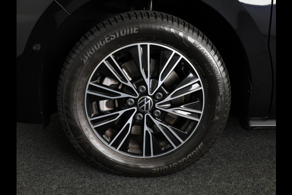 Volkswagen Multivan 1.4 eHybrid L1H1 Style 204 pk Automaat (DSG) | Navigatie | Elektr. trekhaak | Parkeersensoren (Park assist) | Achteruitrijcamera | Lederen bekleding | 2 elektr. schuifdeuren |