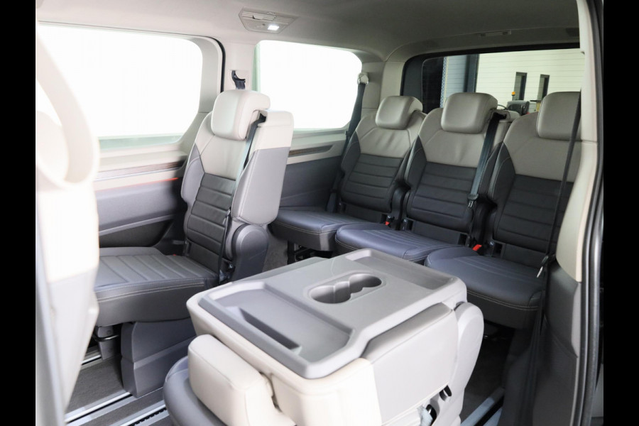 Volkswagen Multivan 1.4 eHybrid L1H1 Style 204 pk Automaat (DSG) | Navigatie | Elektr. trekhaak | Parkeersensoren (Park assist) | Achteruitrijcamera | Lederen bekleding | 2 elektr. schuifdeuren |