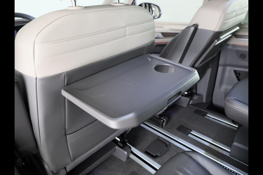 Volkswagen Multivan 1.4 eHybrid L1H1 Style 204 pk Automaat (DSG) | Navigatie | Elektr. trekhaak | Parkeersensoren (Park assist) | Achteruitrijcamera | Lederen bekleding | 2 elektr. schuifdeuren |