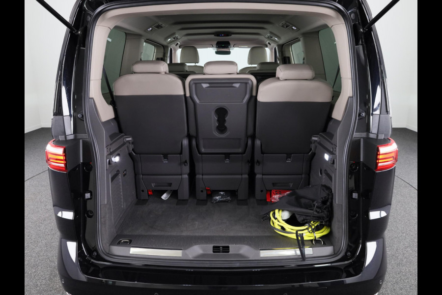 Volkswagen Multivan 1.4 eHybrid L1H1 Style 204 pk Automaat (DSG) | Navigatie | Elektr. trekhaak | Parkeersensoren (Park assist) | Achteruitrijcamera | Lederen bekleding | 2 elektr. schuifdeuren |