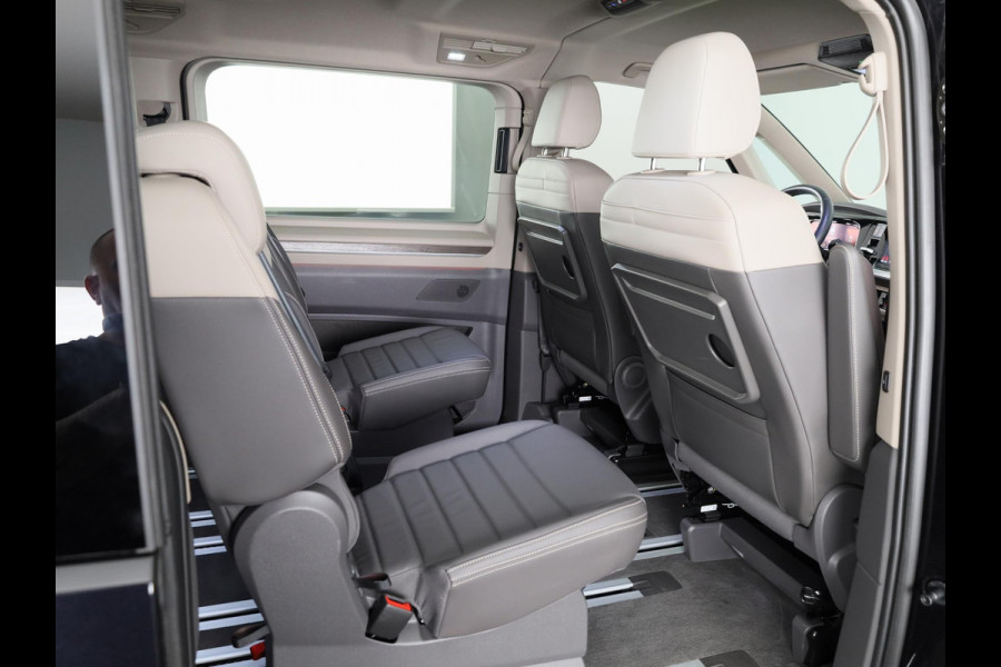 Volkswagen Multivan 1.4 eHybrid L1H1 Style 204 pk Automaat (DSG) | Navigatie | Elektr. trekhaak | Parkeersensoren (Park assist) | Achteruitrijcamera | Lederen bekleding | 2 elektr. schuifdeuren |