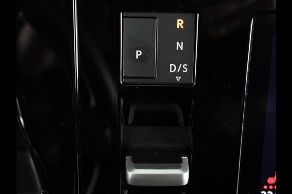 Volkswagen Multivan 1.4 eHybrid L1H1 Style 204 pk Automaat (DSG) | Navigatie | Elektr. trekhaak | Parkeersensoren (Park assist) | Achteruitrijcamera | Lederen bekleding | 2 elektr. schuifdeuren |