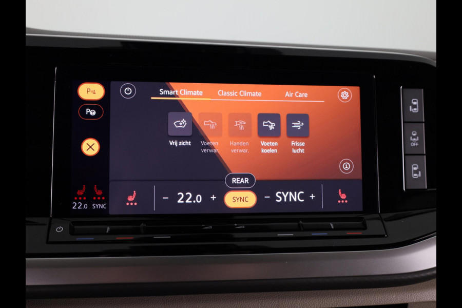 Volkswagen Multivan 1.4 eHybrid L1H1 Style 204 pk Automaat (DSG) | Navigatie | Elektr. trekhaak | Parkeersensoren (Park assist) | Achteruitrijcamera | Lederen bekleding | 2 elektr. schuifdeuren |