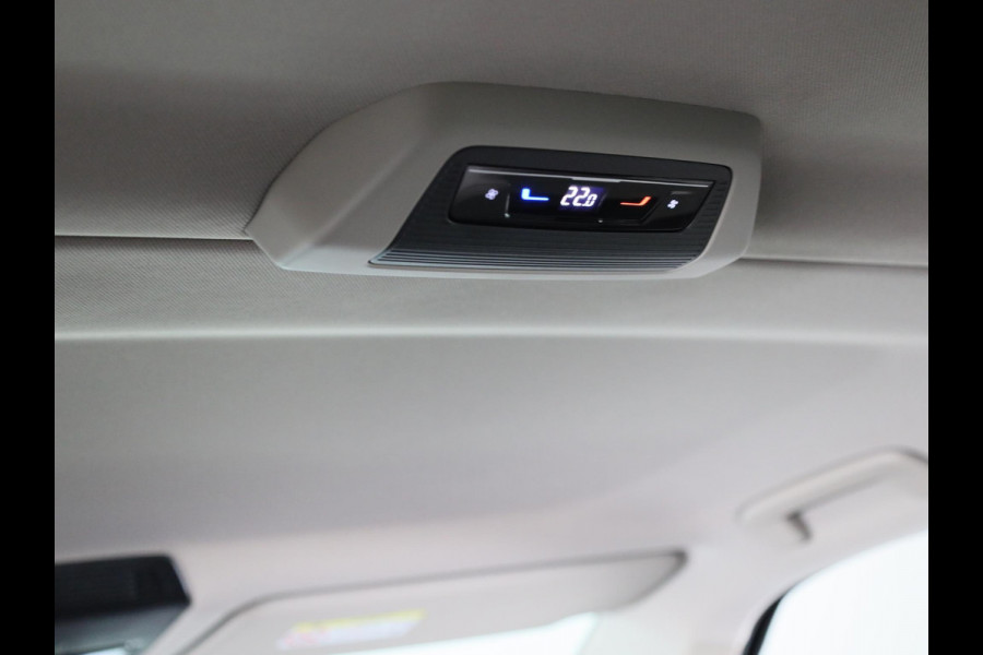 Volkswagen Multivan 1.4 eHybrid L1H1 Style 204 pk Automaat (DSG) | Navigatie | Elektr. trekhaak | Parkeersensoren (Park assist) | Achteruitrijcamera | Lederen bekleding | 2 elektr. schuifdeuren |