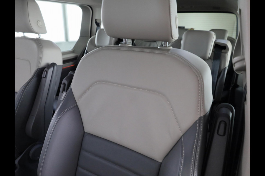 Volkswagen Multivan 1.4 eHybrid L1H1 Style 204 pk Automaat (DSG) | Navigatie | Elektr. trekhaak | Parkeersensoren (Park assist) | Achteruitrijcamera | Lederen bekleding | 2 elektr. schuifdeuren |